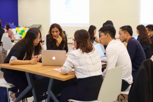 Cố vấn cùng các chuyên gia